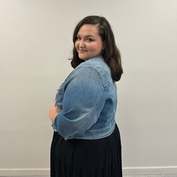 Torrid Denim Crop Collarless Jacket - Size 28 - Picture 2 of 3